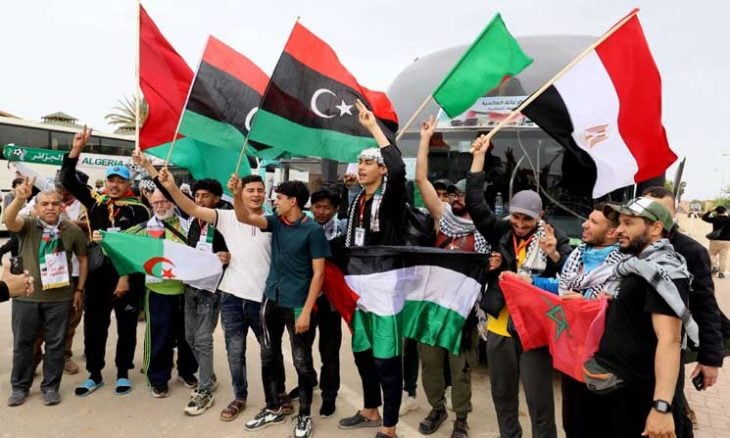 قافلة “الصمود” تستأنف طريقها نحو غزة بعد توقف قرب زليتن